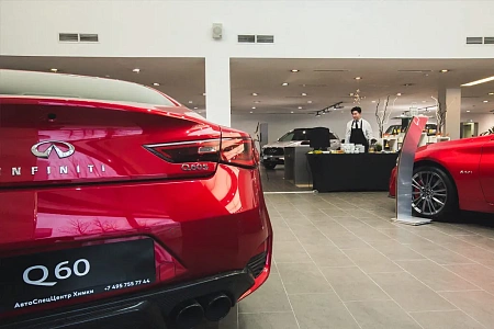 Новый год в салонах Infiniti, Skoda, Nissan