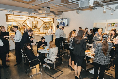 Новогодний кейтеринг на 2010 персон