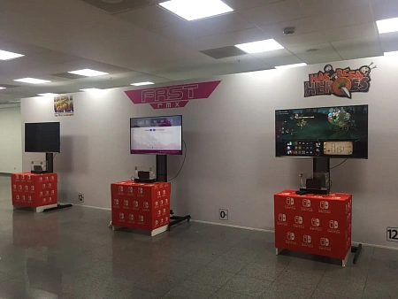 Фуршет для гостей Nintendo