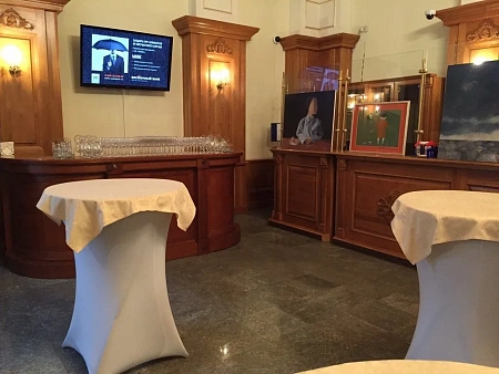 Новогодний фуршет в офисе банка