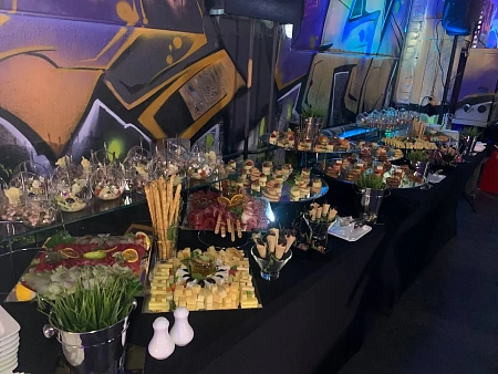 Фуршет на 65 человек на 8 марта