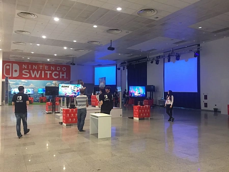 Фуршет для гостей Nintendo