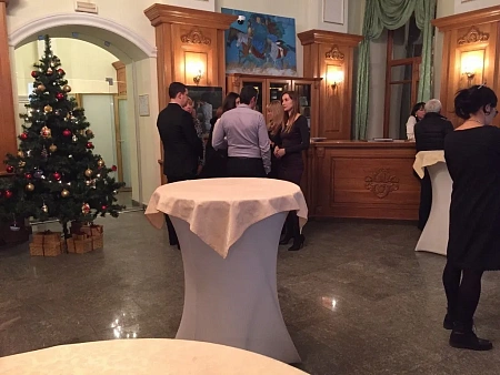 Новогодний фуршет в офисе банка