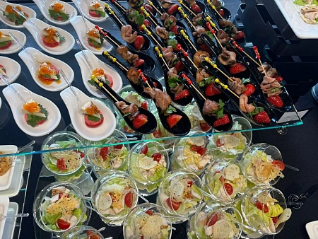 Кофе-брейки и фуршет на бизнес-мероприятие для 105 персон