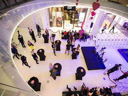 Коктейль на показе Chantal Thomass