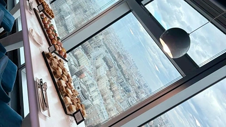 Доставка с обслуживанием на 60 персон лофт Москва Сити 