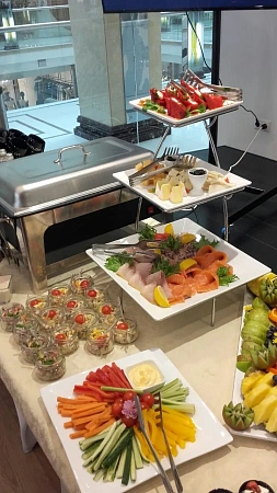 Фуршет для посетителей Inglot