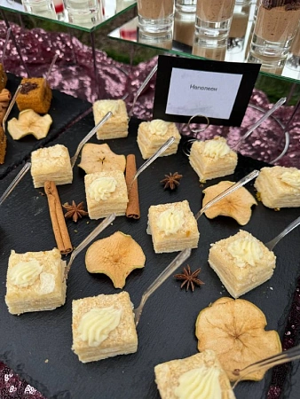 Праздник в честь дня рождения на 14 персон фуршет