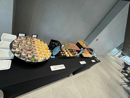 Кофе-брейки и фуршет на бизнес-мероприятие для 105 персон