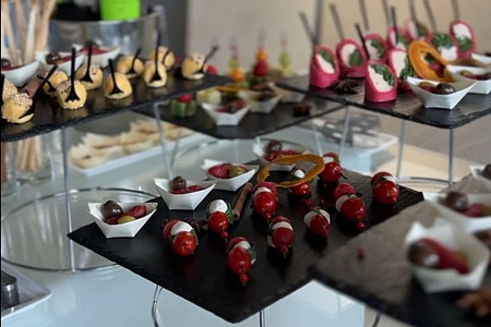 Фуршет на открытие салона на 300 персон