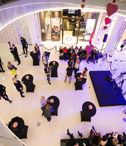 Коктейль на показе Chantal Thomass