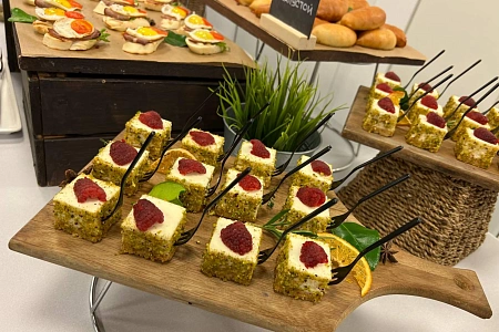 Завтрак на 70 персон Мерк