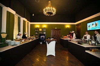 Фуршет в театре У Никитских Ворот