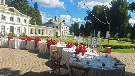 Свадебный банкет на главной площади Усадьбы Середниково на 40 персон