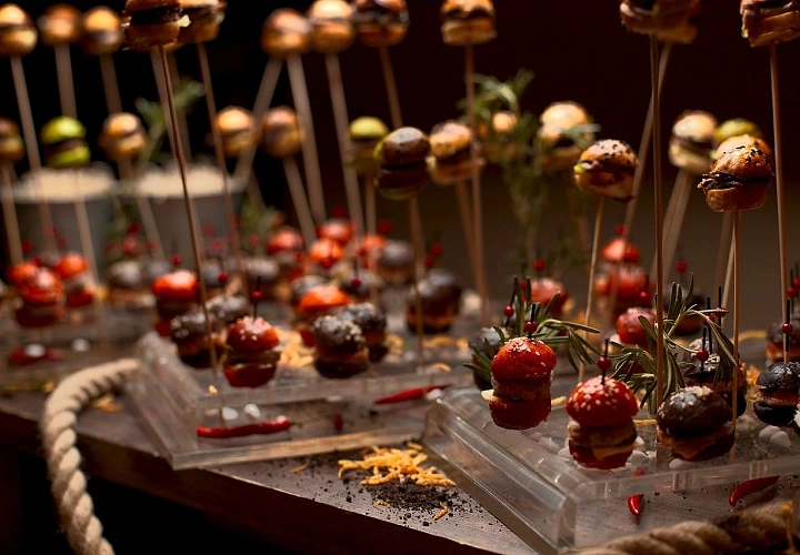 Авторская станция с мини-бургерами (фото 3)