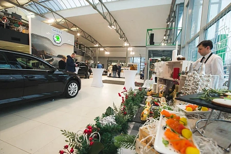 Новый год в салонах Infiniti, Skoda, Nissan