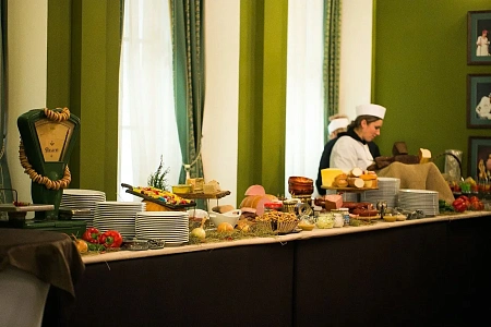 Фуршет в театре У Никитских Ворот