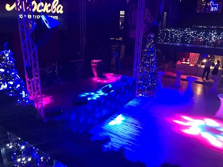 Новогоднее корпоративное мероприятие в ритме «Стиляг»