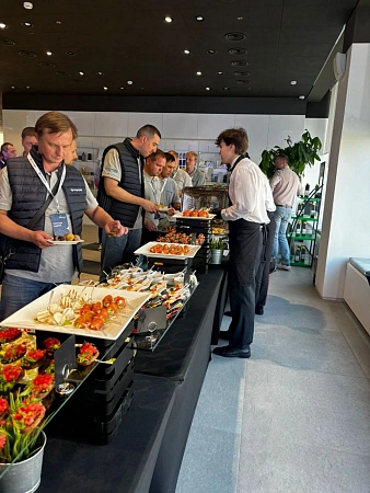 Кофе-брейки и фуршет на бизнес-мероприятие для 105 персон