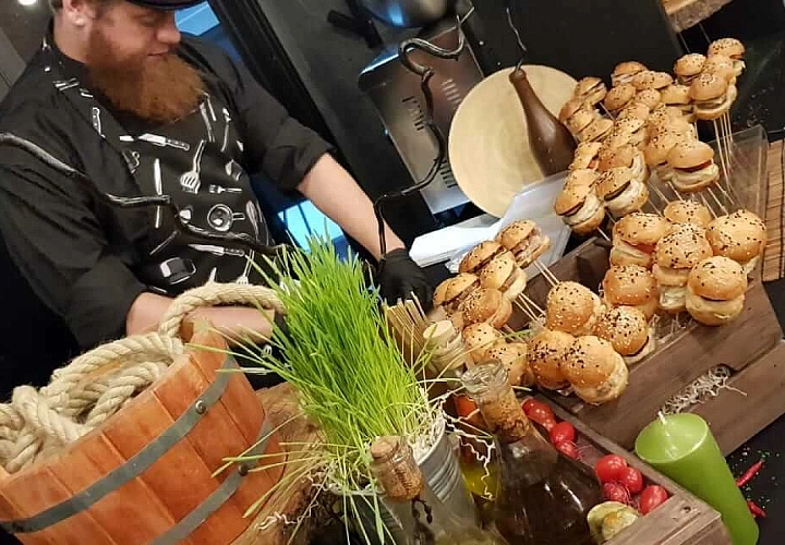 Авторская станция с мини-бургерами (фото 2)