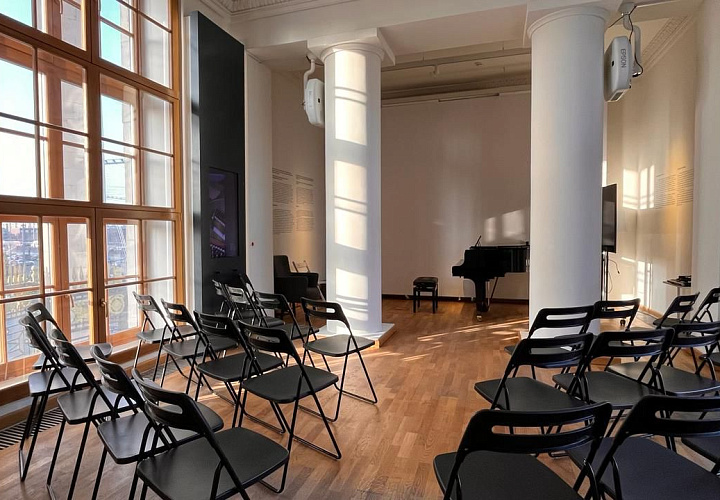 Музыкальный салон в арке