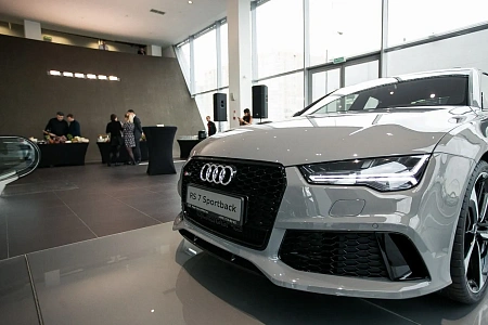 Фуршет в автосалоне Audi