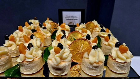 Кофе-брейки и фуршет на бизнес-мероприятие для 105 персон