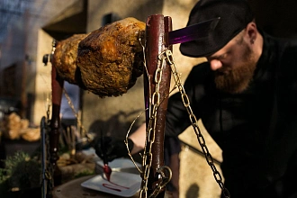 Станция "Меч Тамплиера" с запеченной бужениной и клюквенным соусом