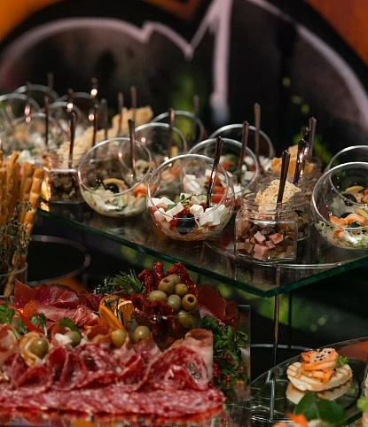 Фуршет на 65 человек на 8 марта