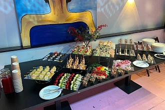 Доставка с обслуживанием на 13 персон