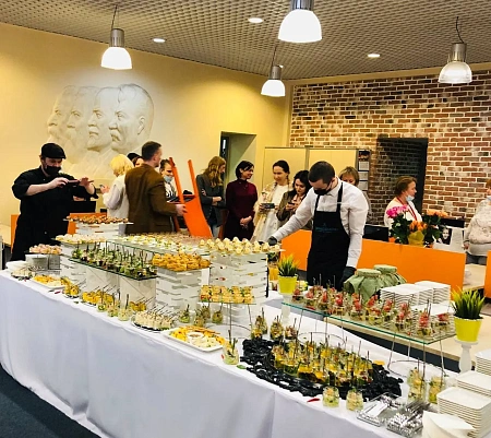 Фуршет на 8 марта в офисе компании АЕОН