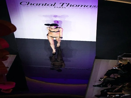 Коктейль на показе Chantal Thomass