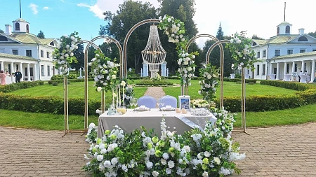 Свадебный банкет на главной площади Усадьбы Середниково на 60 персон
