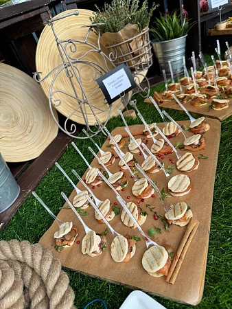 Фуршет и анимационные станции с ватой и мороженым для 150 персон R-Vision