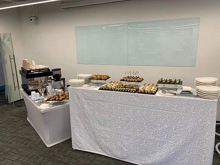 Фуршет на 50 персон для компании Алкон