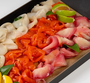 Рыбное ассорти (лосось с\с, черная треска с\с, филе клыкача маринованного в свекольном коньяке)