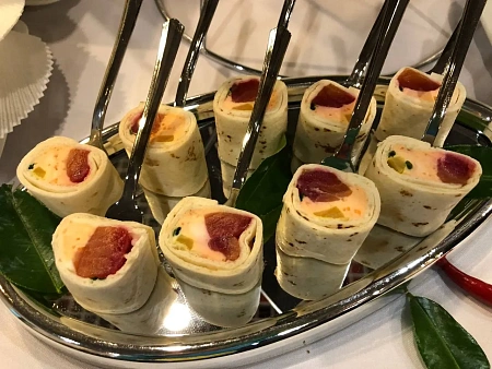 Фуршет на 8 марта в офисе компании АЕОН