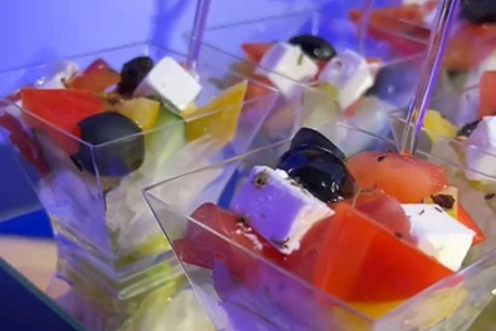 Доставка с обслуживанием на 13 персон