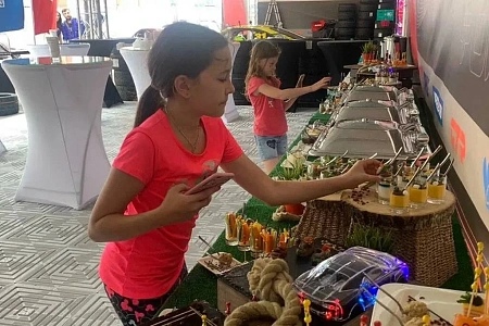 Фуршет на стенде Форвард Авто