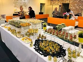 Фуршет на 8 марта в офисе компании АЕОН