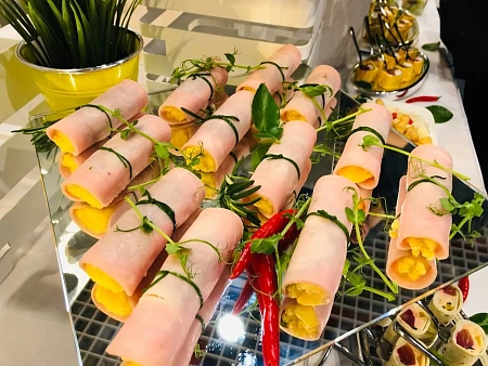 Фуршет на 8 марта в офисе компании АЕОН