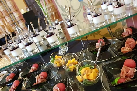 Фуршет на презентации Genesis