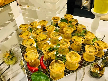 Фуршет на 8 марта в офисе компании АЕОН