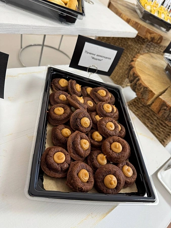 Доставка с обслуживанием для кофе-брейка на бизнес-встречу ОММ-ТЕХНО