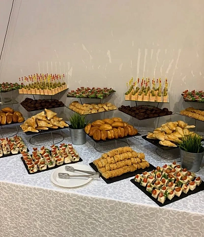 Фуршет с доставкой и обслуживанием на 100 персон