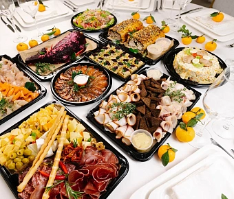 Набор холодных закусок для домашнего банкета