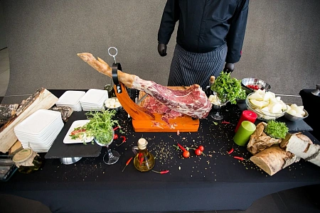 Фуршет в автосалоне Audi