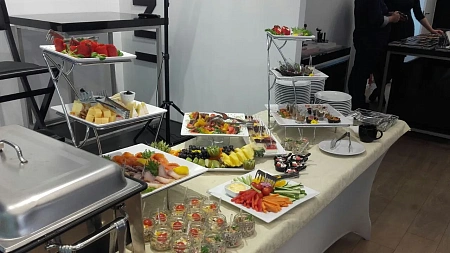Фуршет для посетителей Inglot