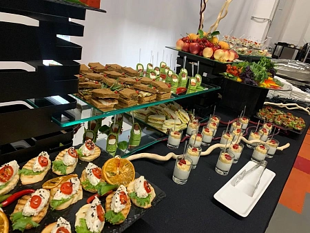 Фуршет и банкет на 100 персон для 1С