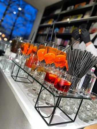 Коктейльный бар и фуршет на 35 персон